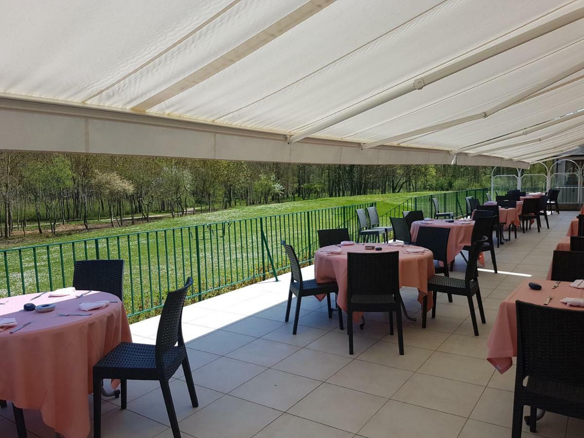 Logis Hotel Restaurant De L'Abbaye Ferrieres-en-Gatinais Esterno foto
