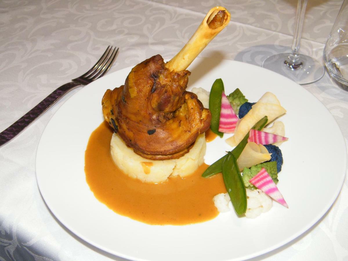 Logis Hotel Restaurant De L'Abbaye Ferrieres-en-Gatinais Esterno foto